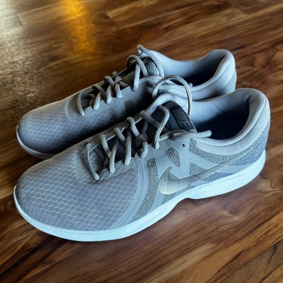 Men’s Nike Revolution size 11 - Picture 7 of 7